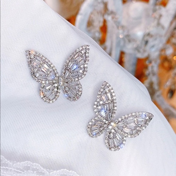 New Gorgeous Sparkly 925 Silver Butterfly Stud Ear - Picture 4 of 6
